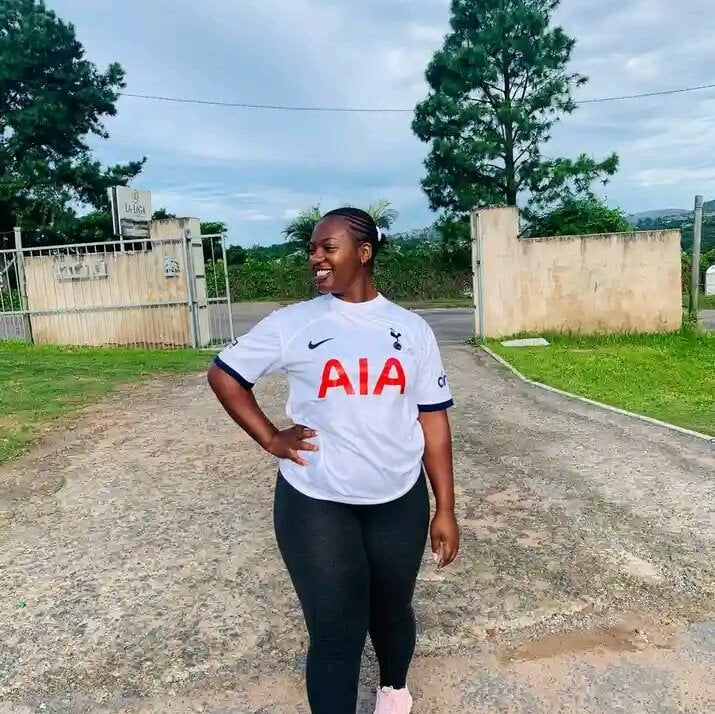 elivecams.com minenhle-2001 livesex profile in canada-dont-ask-where cams