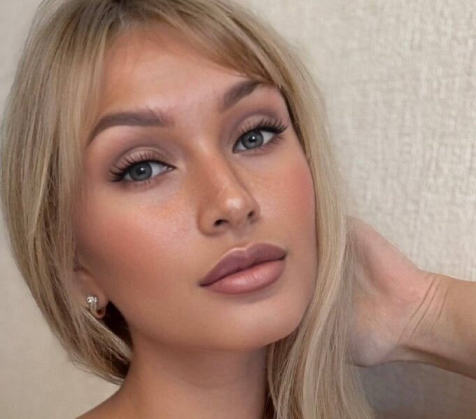 sexlivecamsites.com carolin_rogers livesex profile in small-tits cams