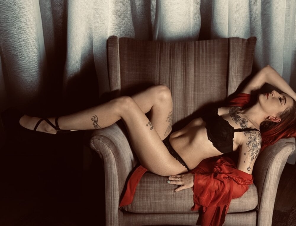 stripchat princessred517 webcam profile pic via cheapadultsexcams.com