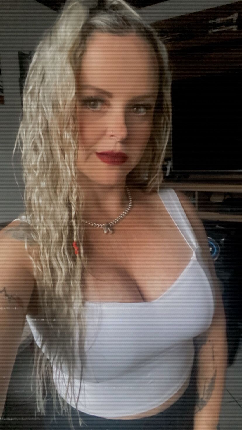 blonde_rocker