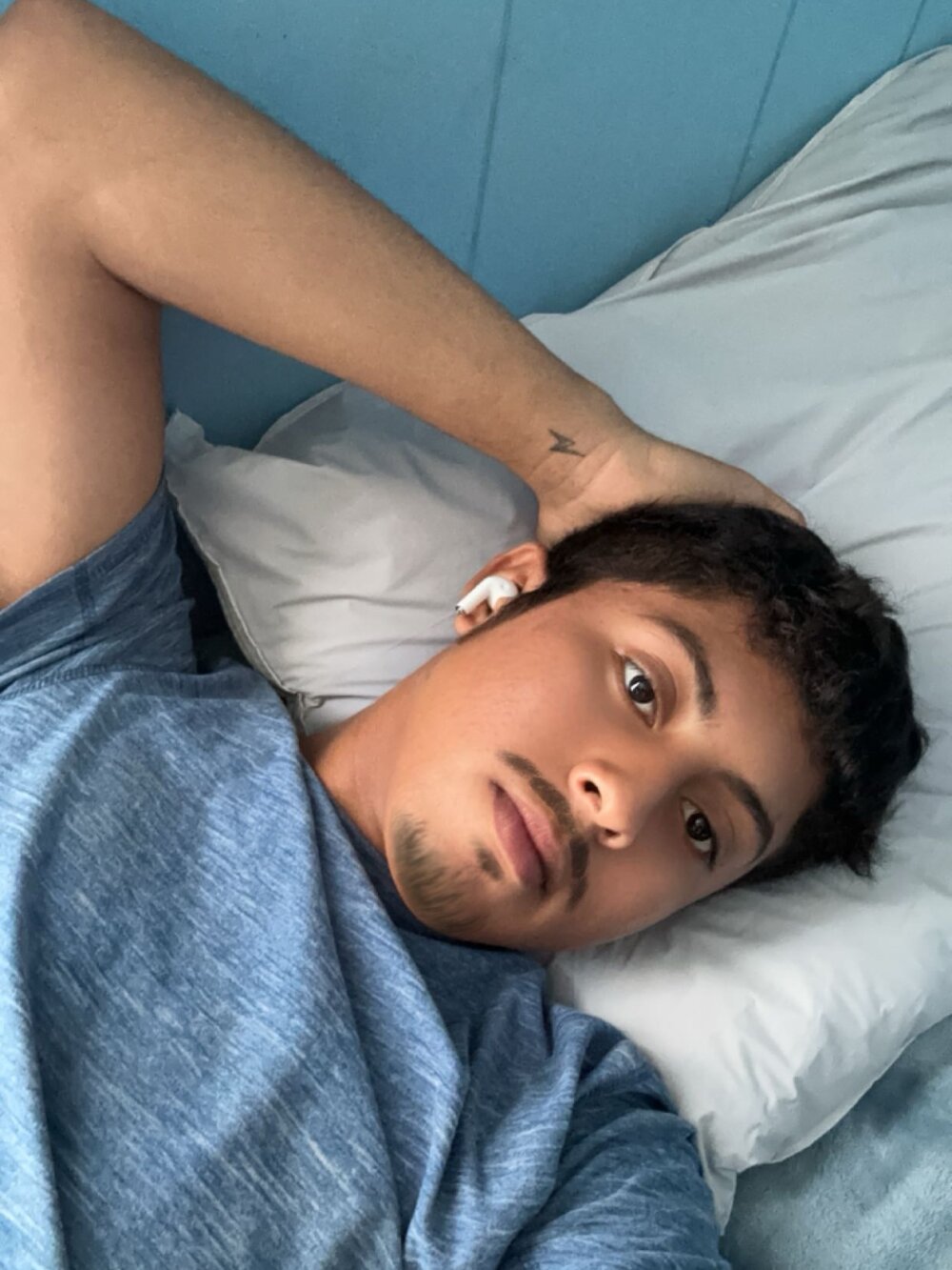 Niklehot912's Offline XXX Chat