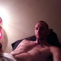 Bendoverlove's Offline Chat Room