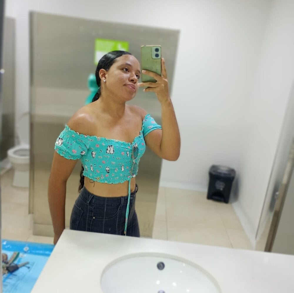 chatnmate.com scarleth_foxx livesex profile in too-hot-for-maps cams