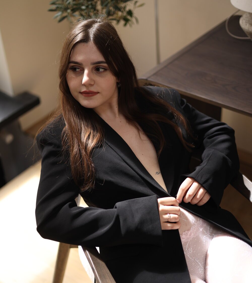 Watch LiaWoow live on cam on StripChat