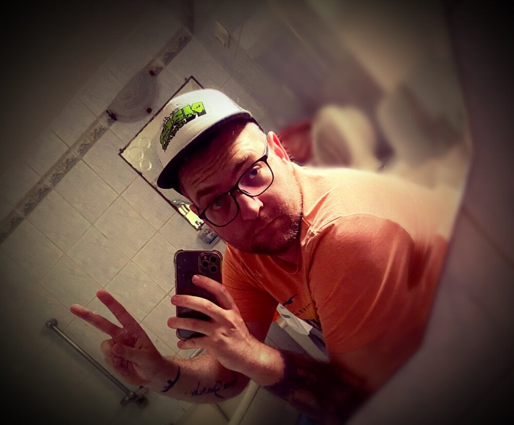 a_szallito from stripchat