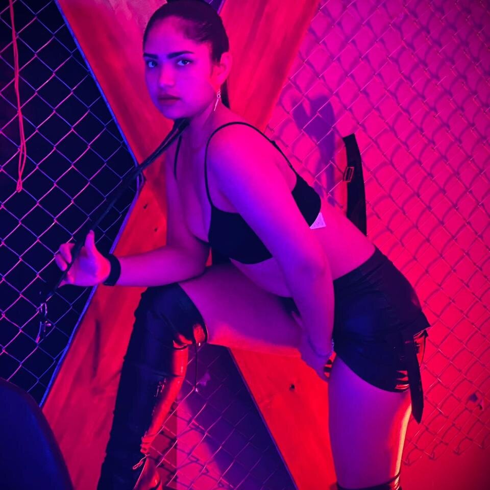 Anahi_sslaavee_bdsm profile