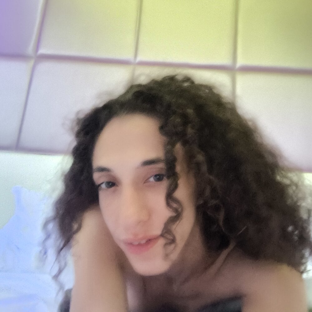 elivecams.com yamk22 livesex profile in spain cams