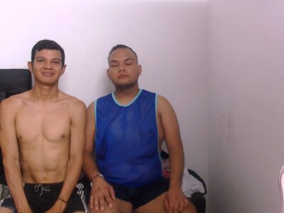trio_superhot from stripchat