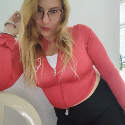Megan-Owwen30