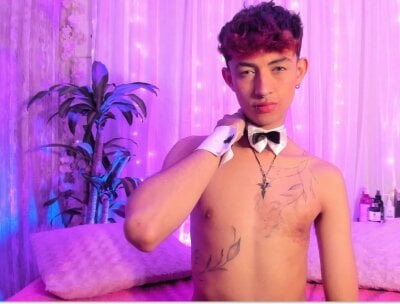 Allen_Starck Male Flexing Free Cam Nude