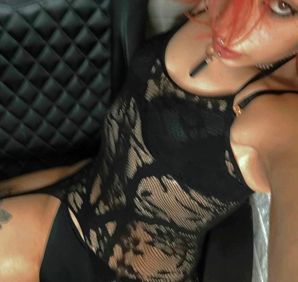 Live sex webcam photo for KinkySwitchC0uple #288189917