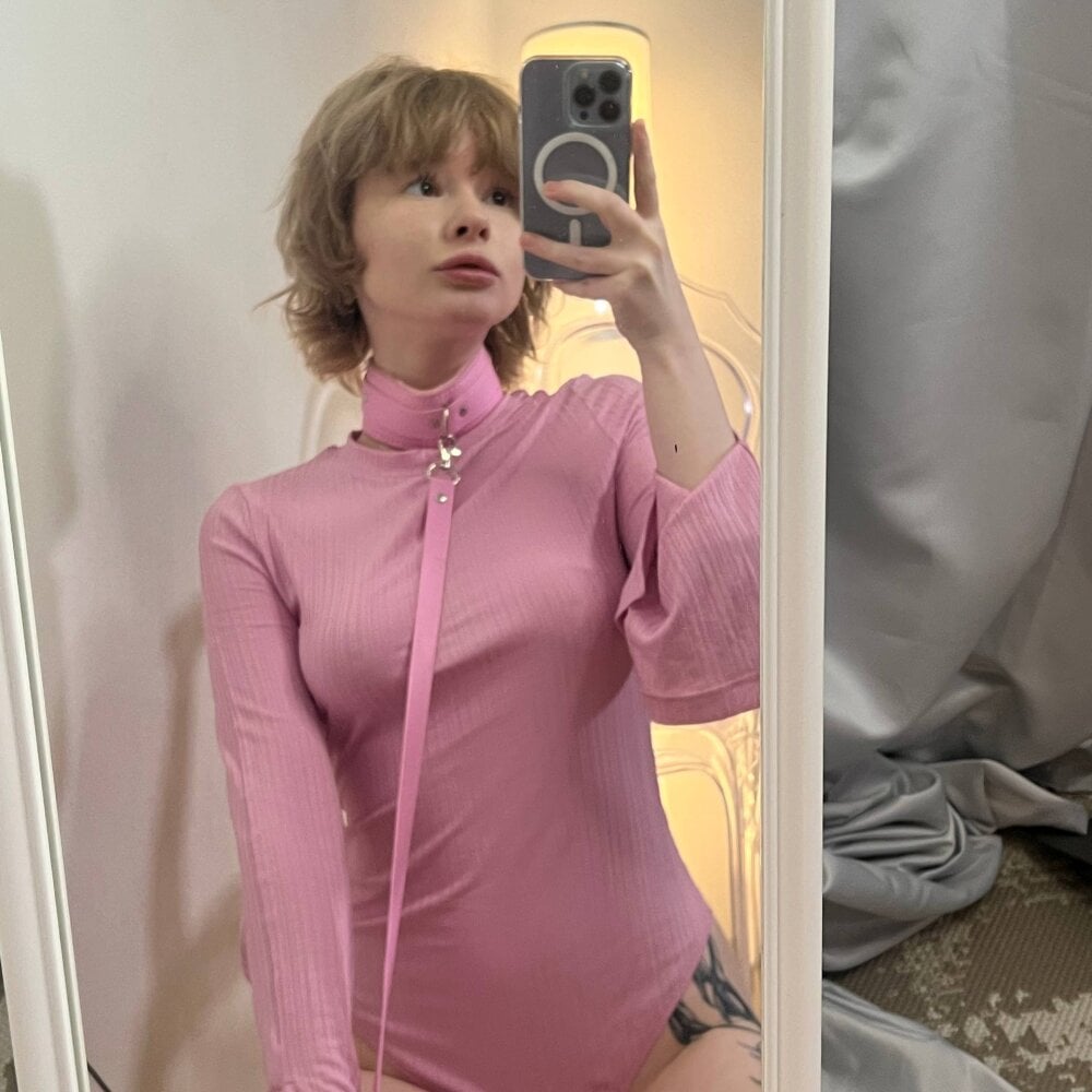 onaircams.com miccka__ livesex profile in english cams