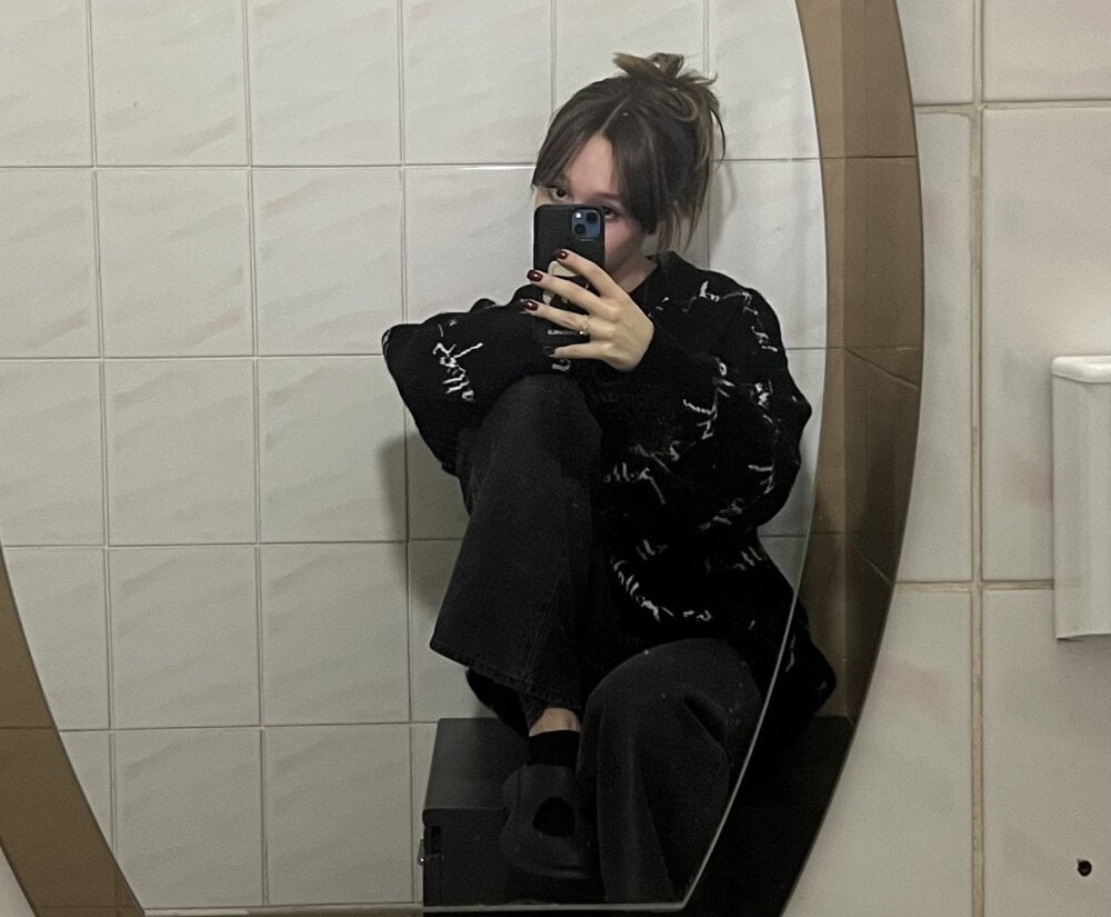 Live sex webcam photo for meowhihi #289408567