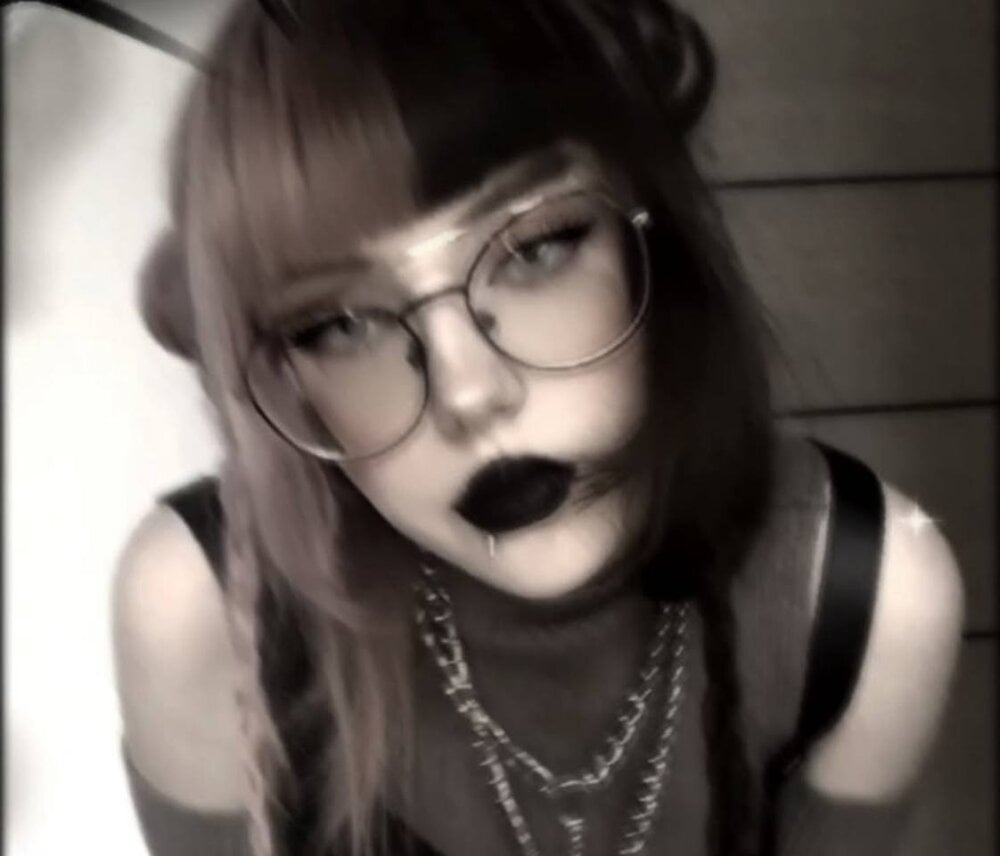 livesex.fan effacedscan livesex profile in thin cams