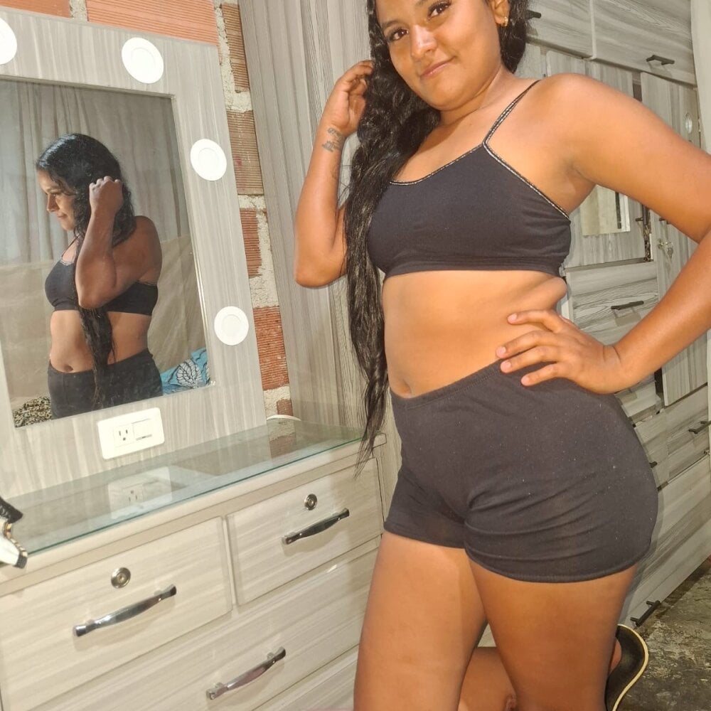 cherryhot25 live cam model at StripChat