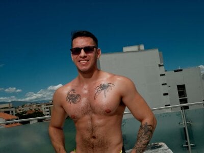 George_Diesell Male Bisexual Live Webcam Striptease