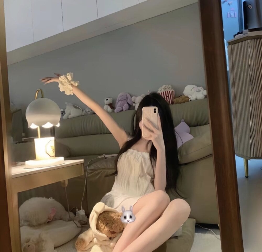 lyra-0000 webcam profile - Dominican