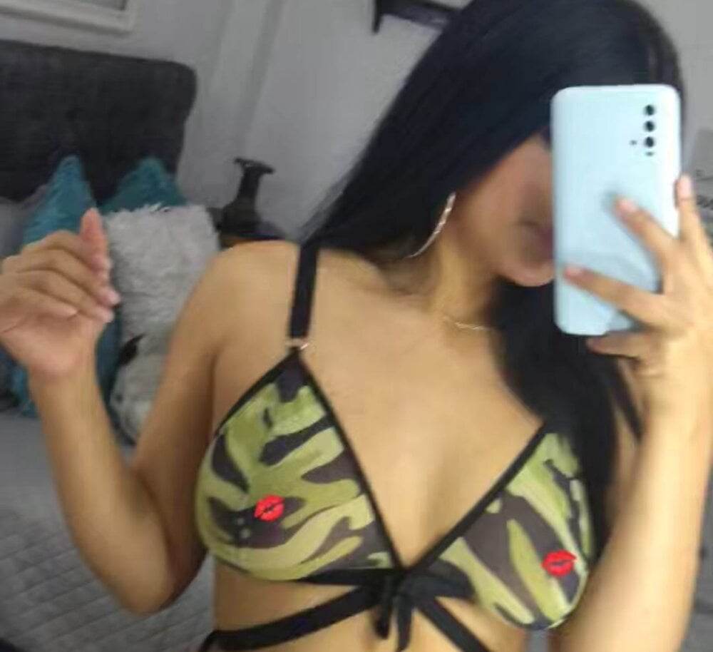 Vane_Petite_ 🚱 live online chat