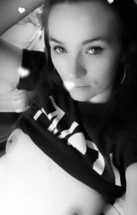 greeneyedbabe90's Offline Chat Room