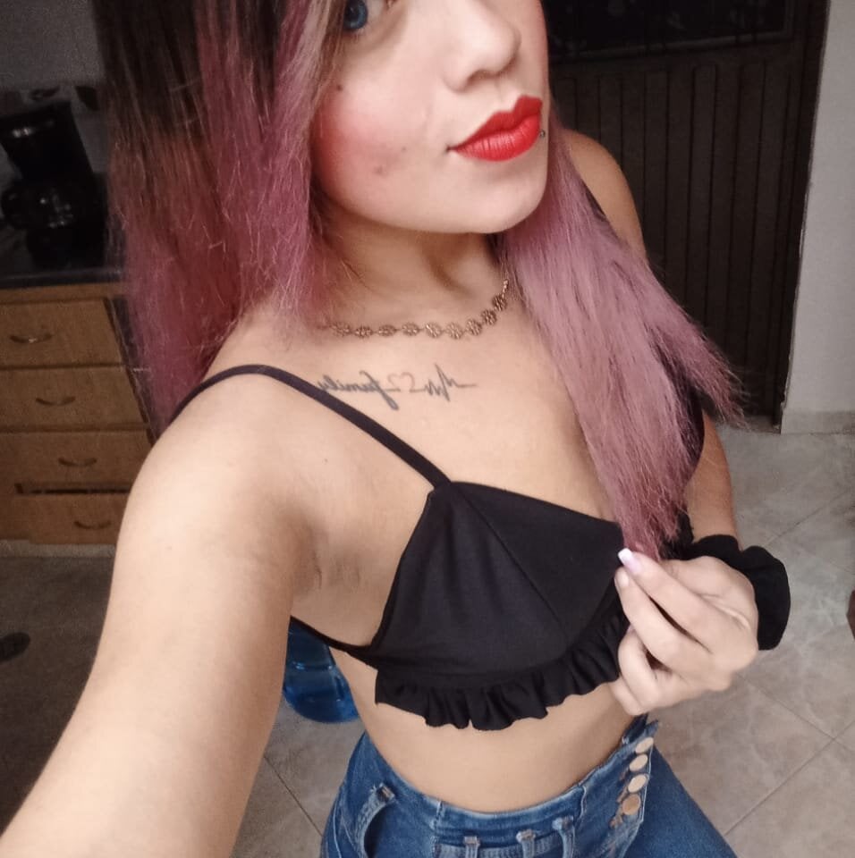 Live sex webcam photo for alejandrabrowm2 #289617891