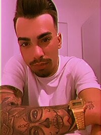 LucasOmar1's Offline Chat Room