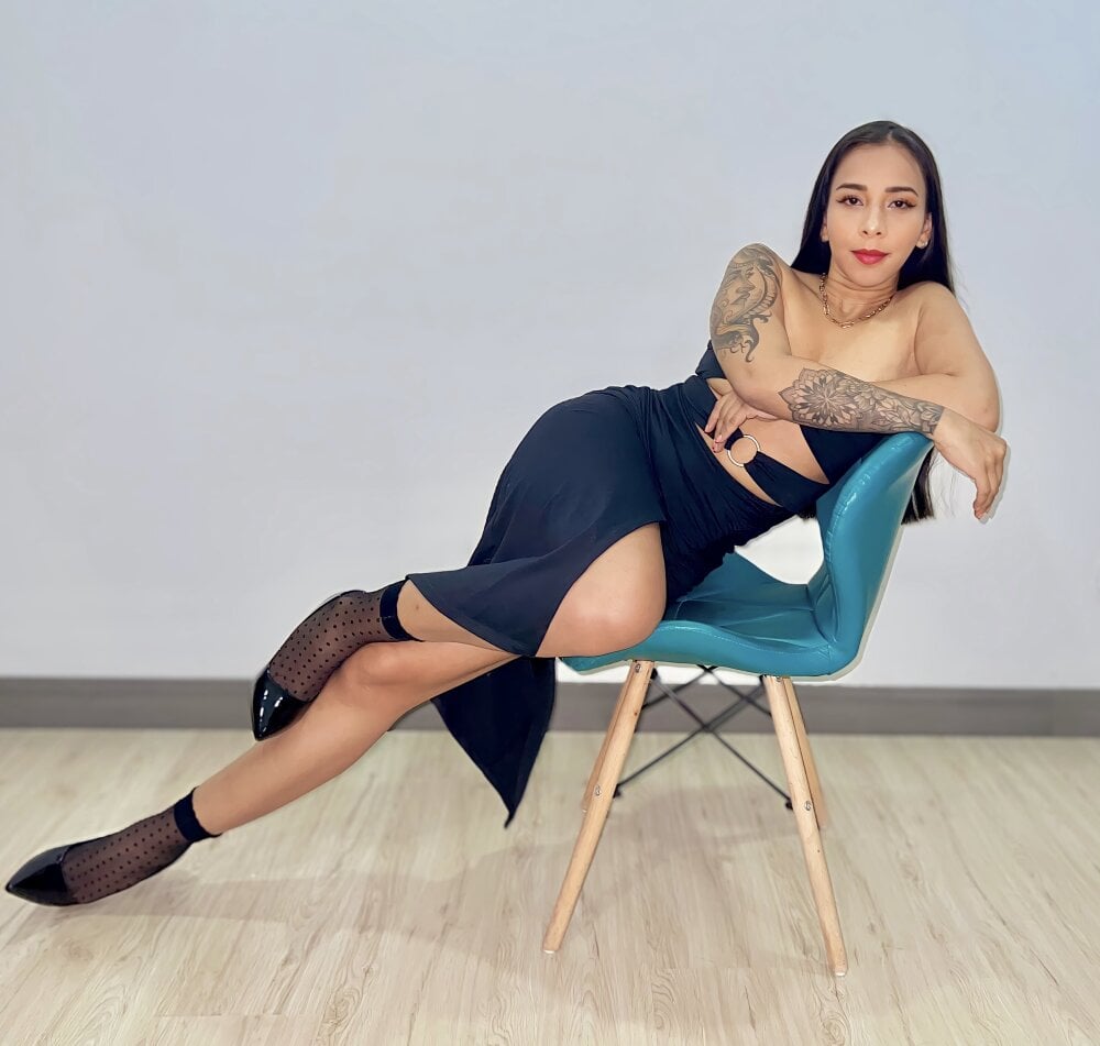 mia_backer's Offline XXX Chat