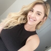 emilelovesyou's webcam live show