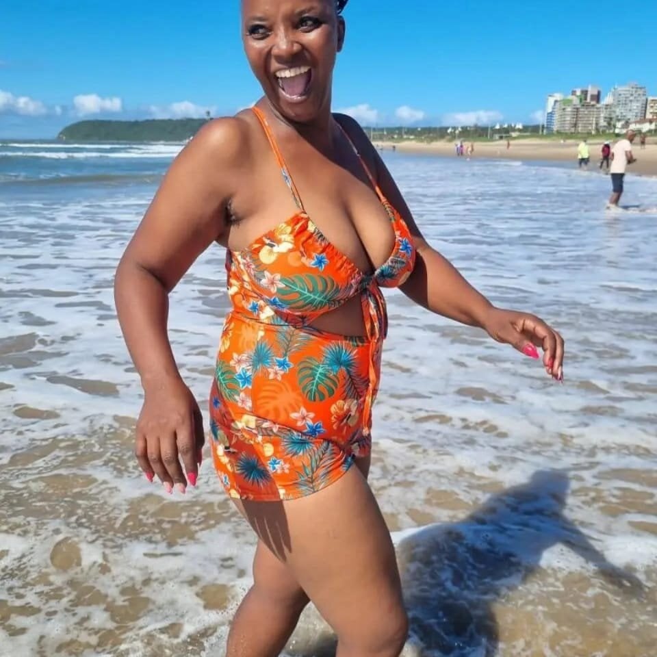 livesexr.com naughtyebonyx45 livesex profile in curvy cams