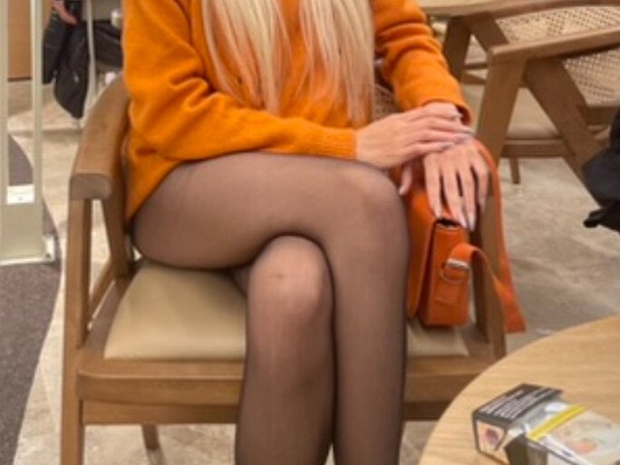 yellowslinda webcam profile - French
