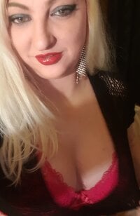 Nadia_kitty35's Offline Chat Room