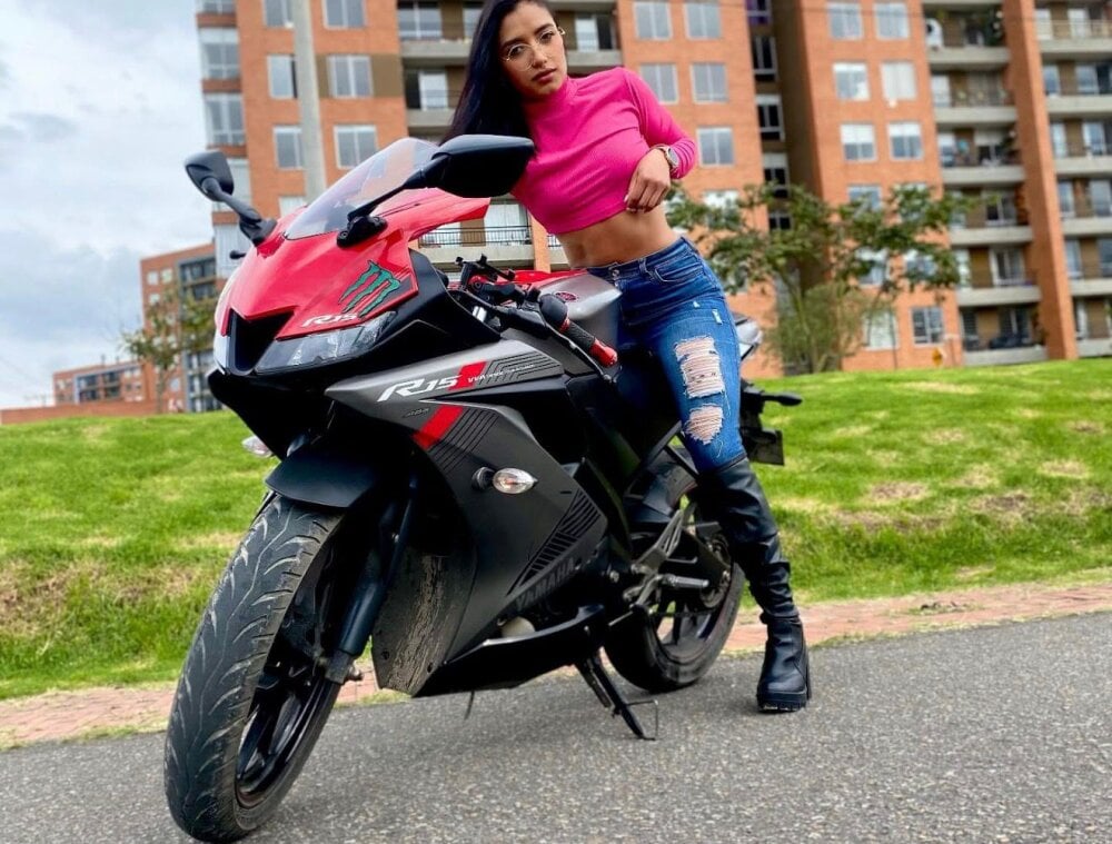 stripchat alinaargii webcam profile pic via livesexbbwcams.com