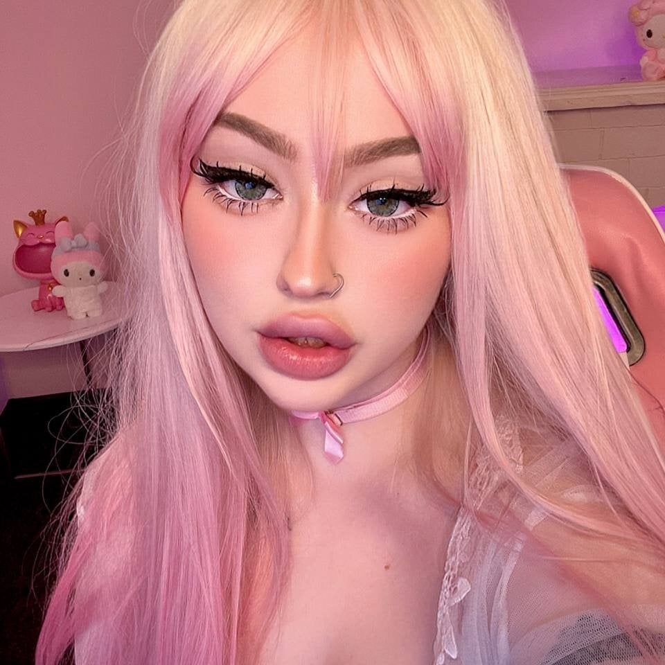 MaeBarbie profile