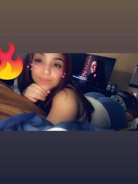 Queenbee01998's Offline XXX Chat