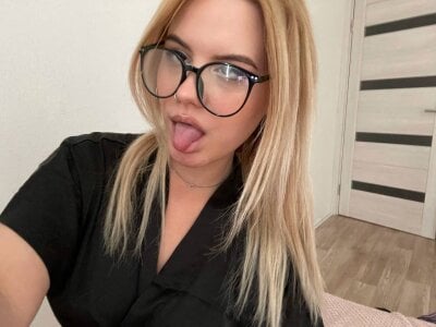 free adult chatroom Selina Coy