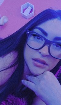 Camila_Bruce's Offline Chat Room