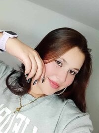 DANIELA__18's Offline Chat Room