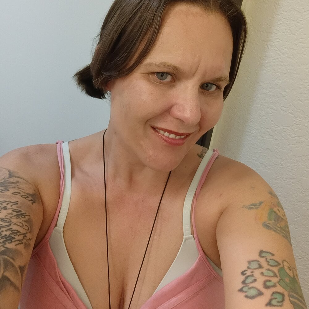 stripchat sunnytrix webcam profile pic via badgirlwebcam.com