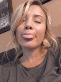 DarkSugarX's Offline Chat Room
