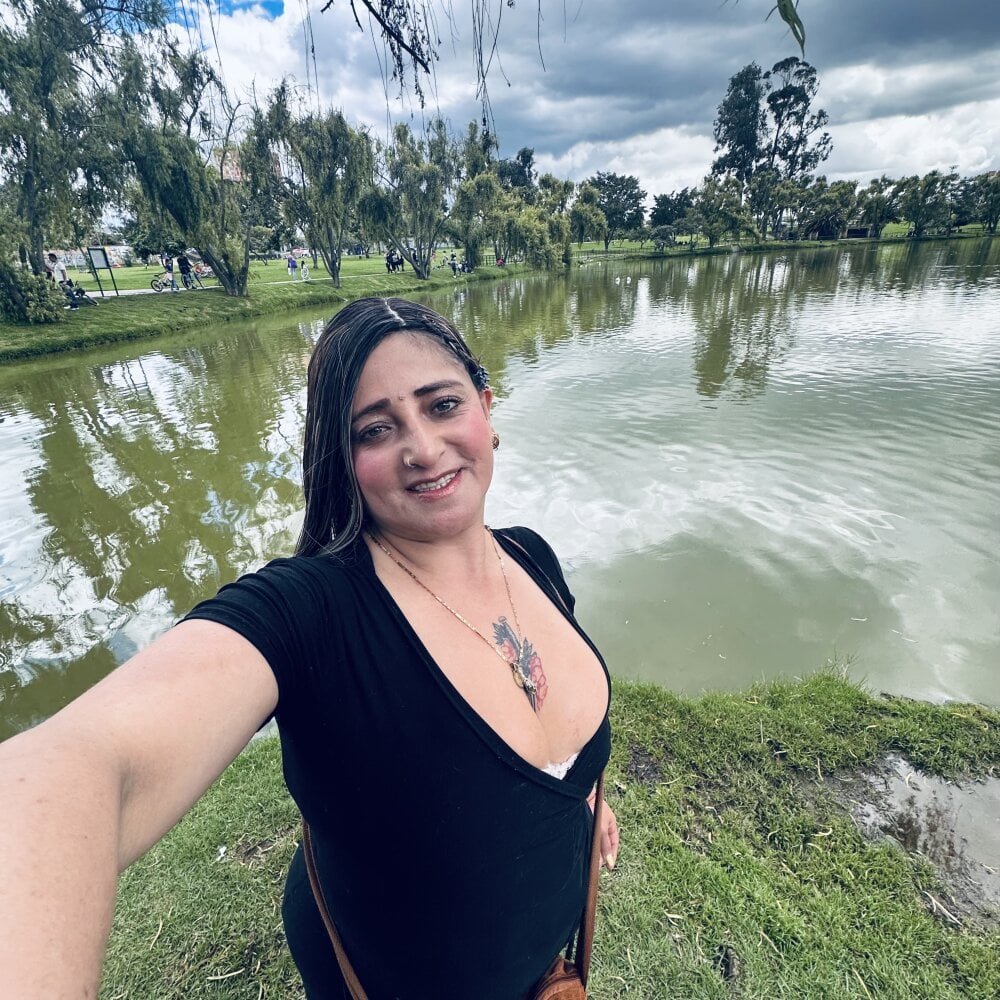 livesex.fan alexadrajones3453 livesex profile in venezuelam-in-colombia cams