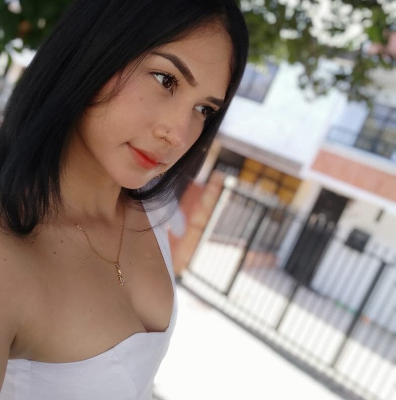 stripchat love_ainhoa webcam profile pic via sexcam-girls.com