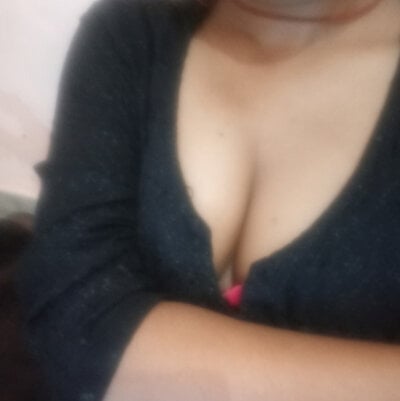 Noopur30122Live Webcam