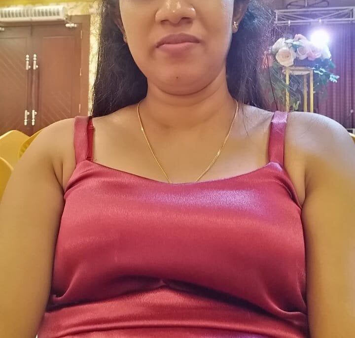 free6cams.com meenakshi100 livesex profile in small-tits cams