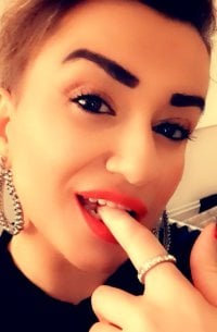 BLOWJOBQUEEN69's Offline Chat Room