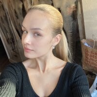 EarleneCornett's Offline Chat Room