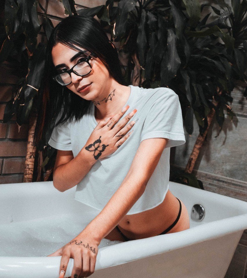 sexcams-joy.com bellacrawford_ livesex profile in spanish cams