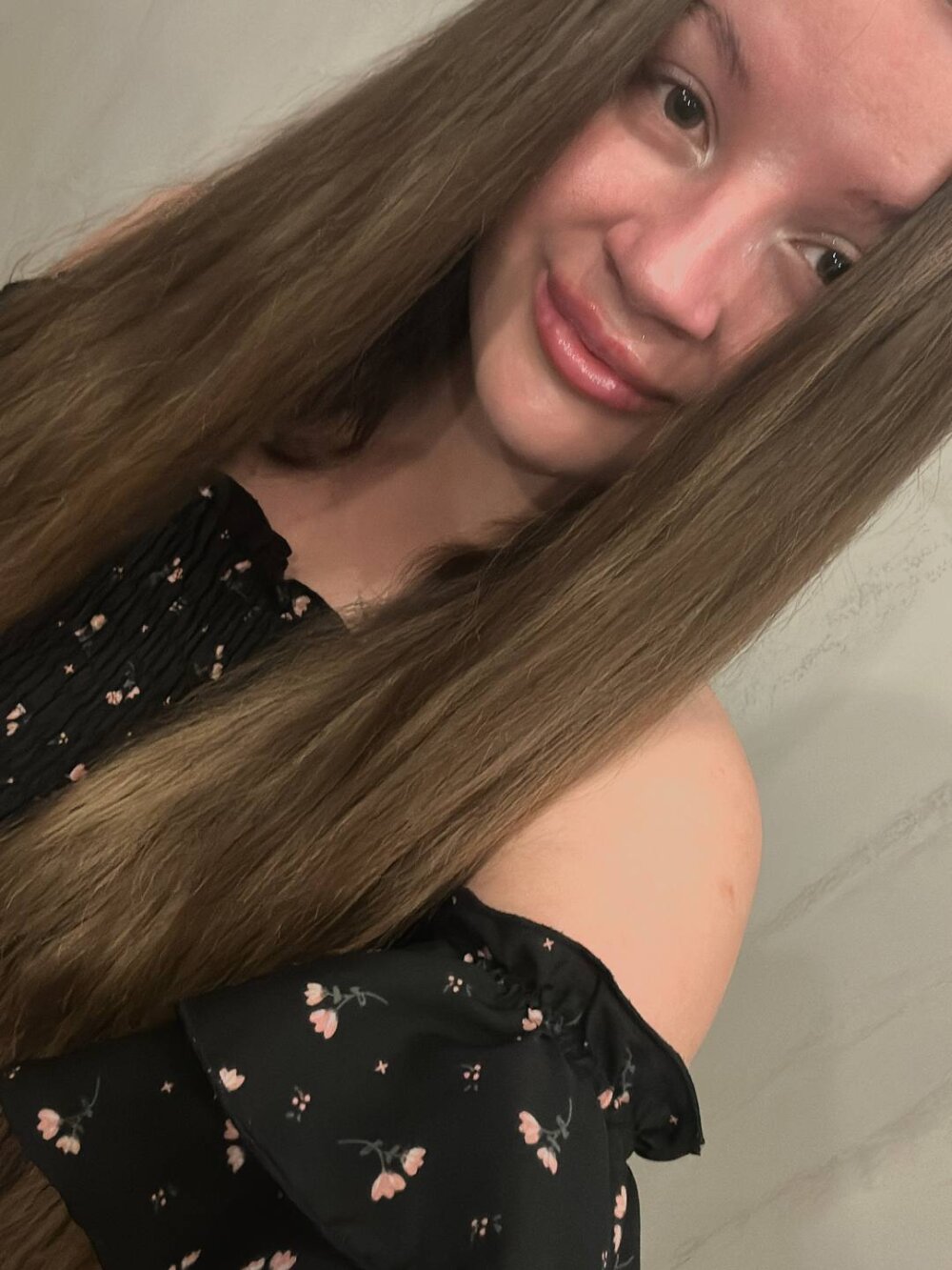 Rosaline_lov's Offline XXX Chat