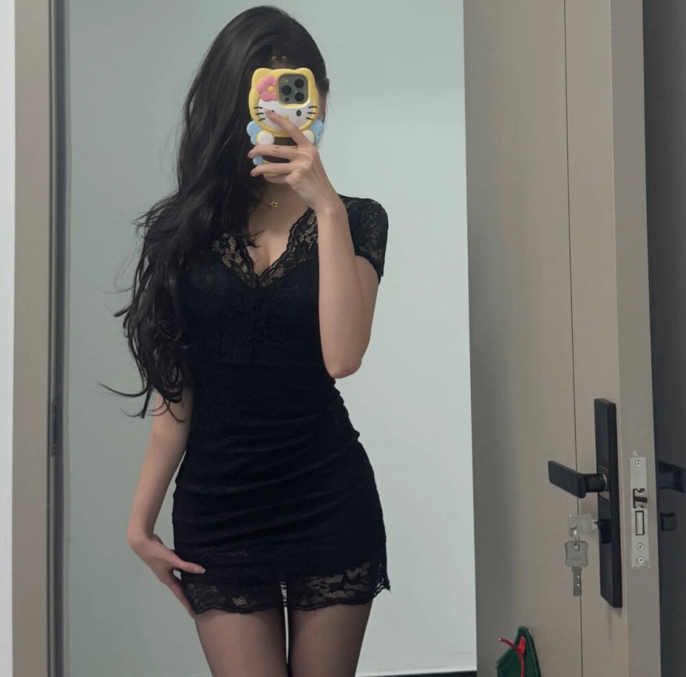 Live Chat with miumiu-66 on StripChat