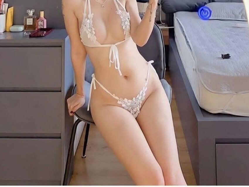 elivecams.com minatasuka livesex profile in blond-hair cams