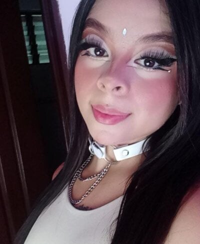 Chloe_Bakerr