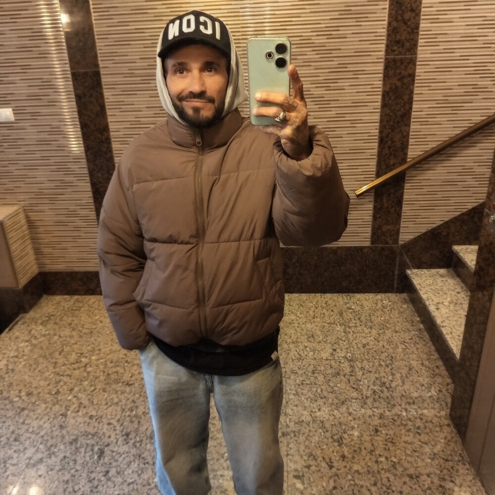 Chico200001: офлайн-секс-чат